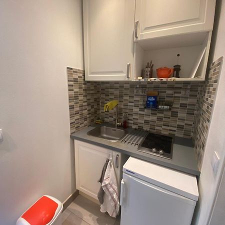 Small Studio Near Eiffel Tower Париж Екстер'єр фото