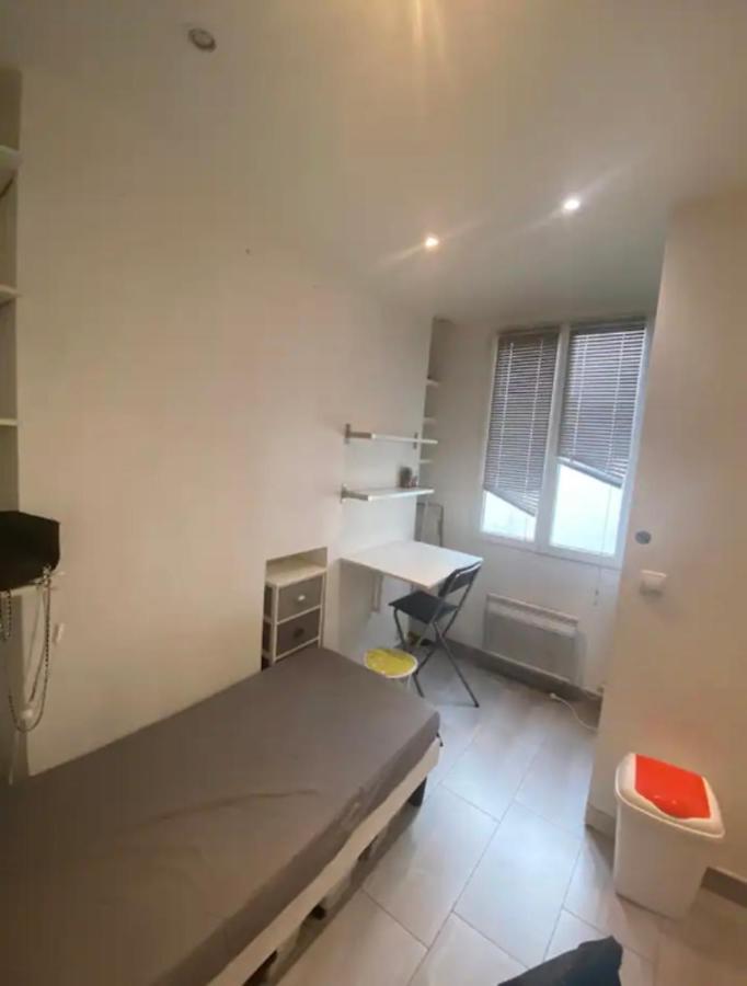 Small Studio Near Eiffel Tower Париж Екстер'єр фото