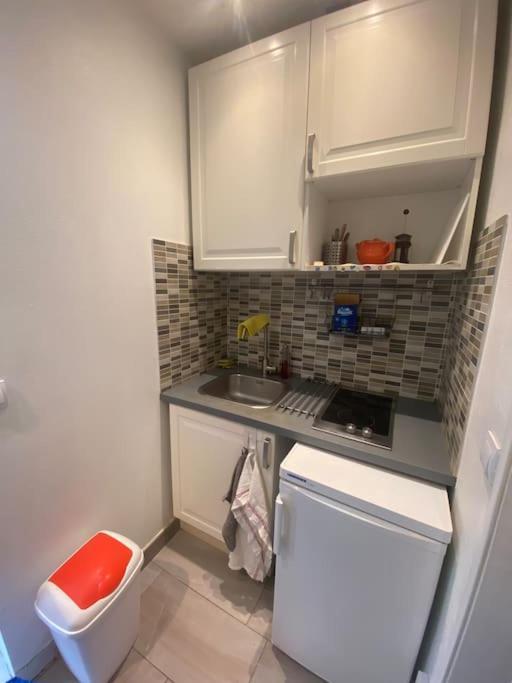 Small Studio Near Eiffel Tower Париж Екстер'єр фото