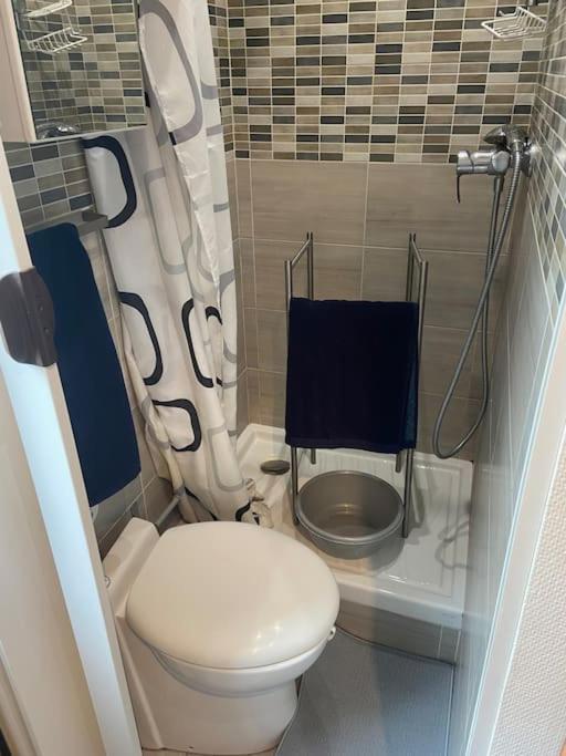 Small Studio Near Eiffel Tower Париж Екстер'єр фото