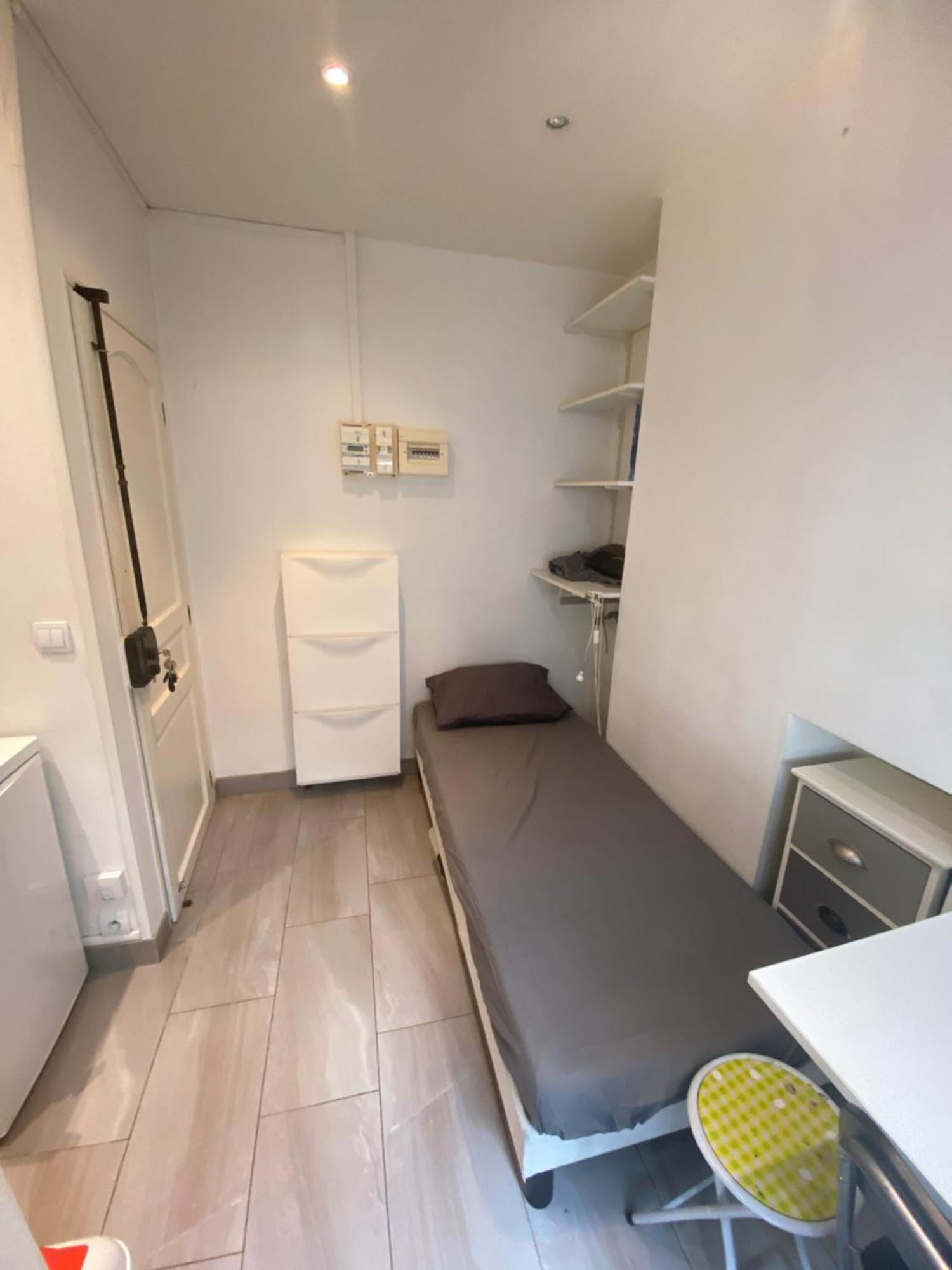 Small Studio Near Eiffel Tower Париж Екстер'єр фото